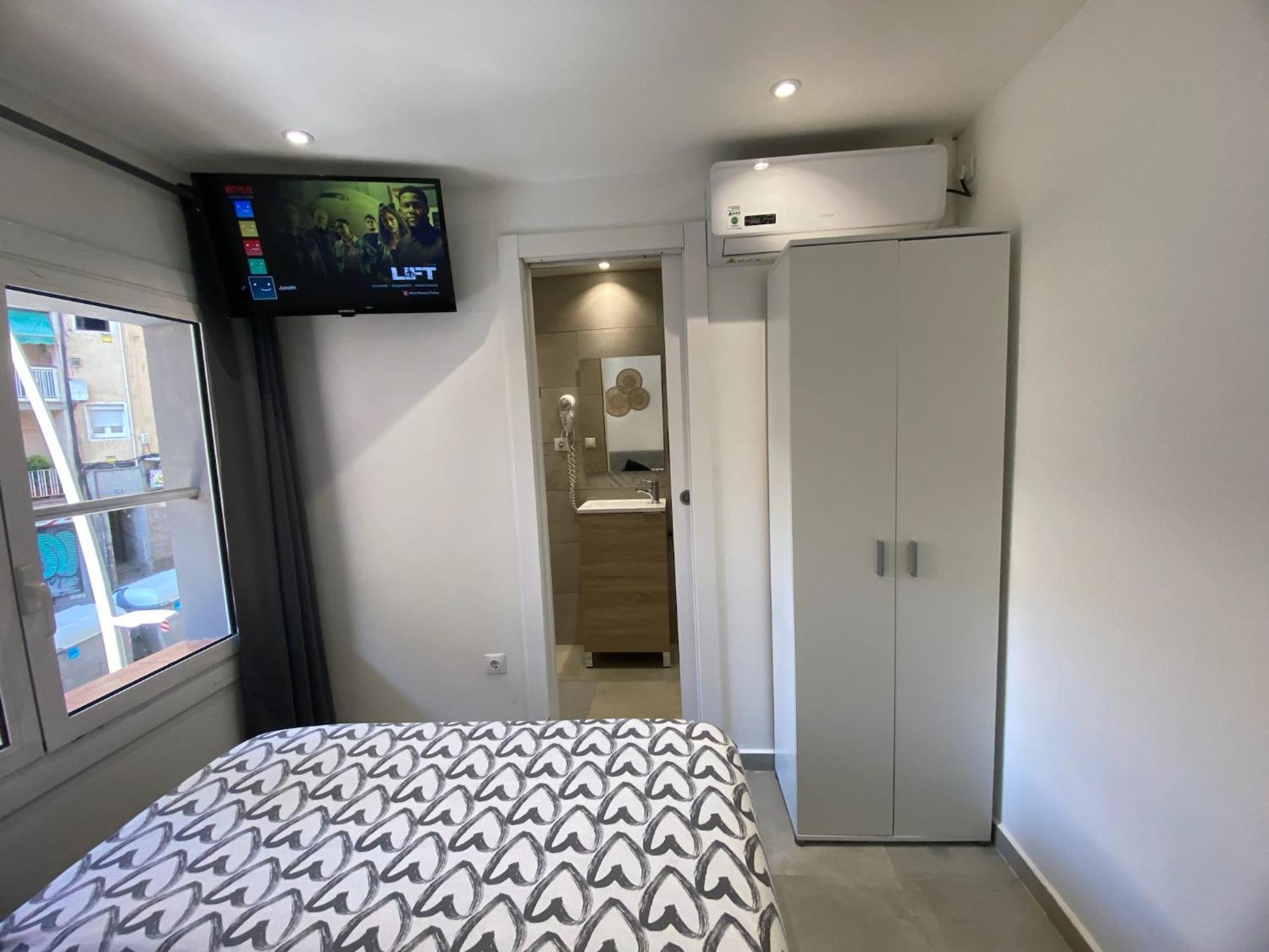 Apartamentos Con Bano Privado Frente Al Metro L5 Barcelona-Hospitalet L'Hospitalet de Llobregat Exterior photo