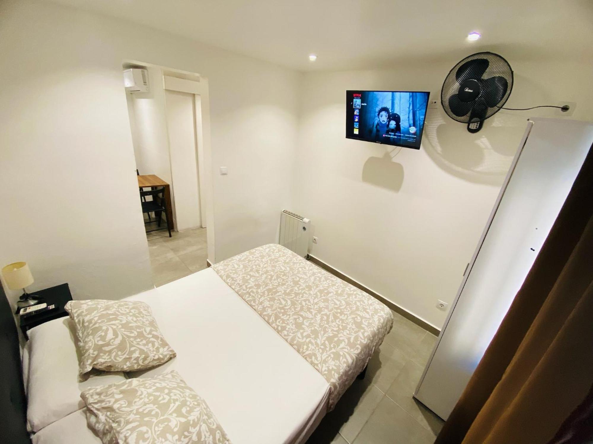 Apartamentos Con Bano Privado Frente Al Metro L5 Barcelona-Hospitalet L'Hospitalet de Llobregat Exterior photo