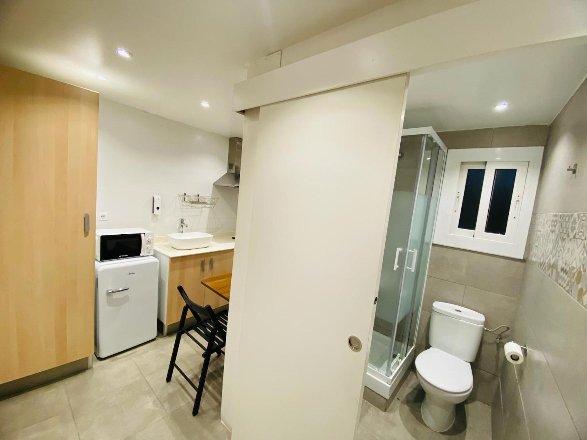 Apartamentos Con Bano Privado Frente Al Metro L5 Barcelona-Hospitalet L'Hospitalet de Llobregat Exterior photo