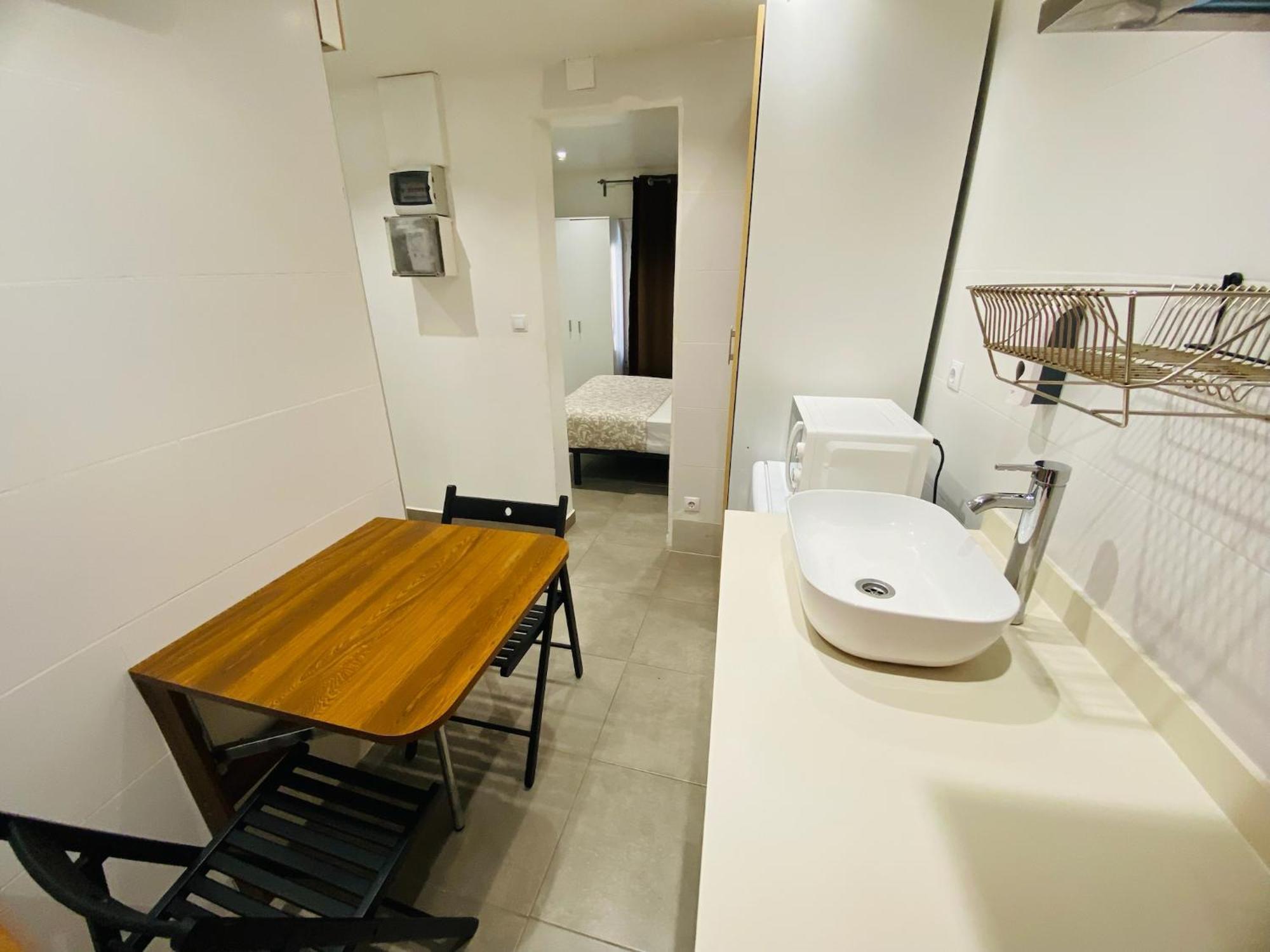 Apartamentos Con Bano Privado Frente Al Metro L5 Barcelona-Hospitalet L'Hospitalet de Llobregat Exterior photo