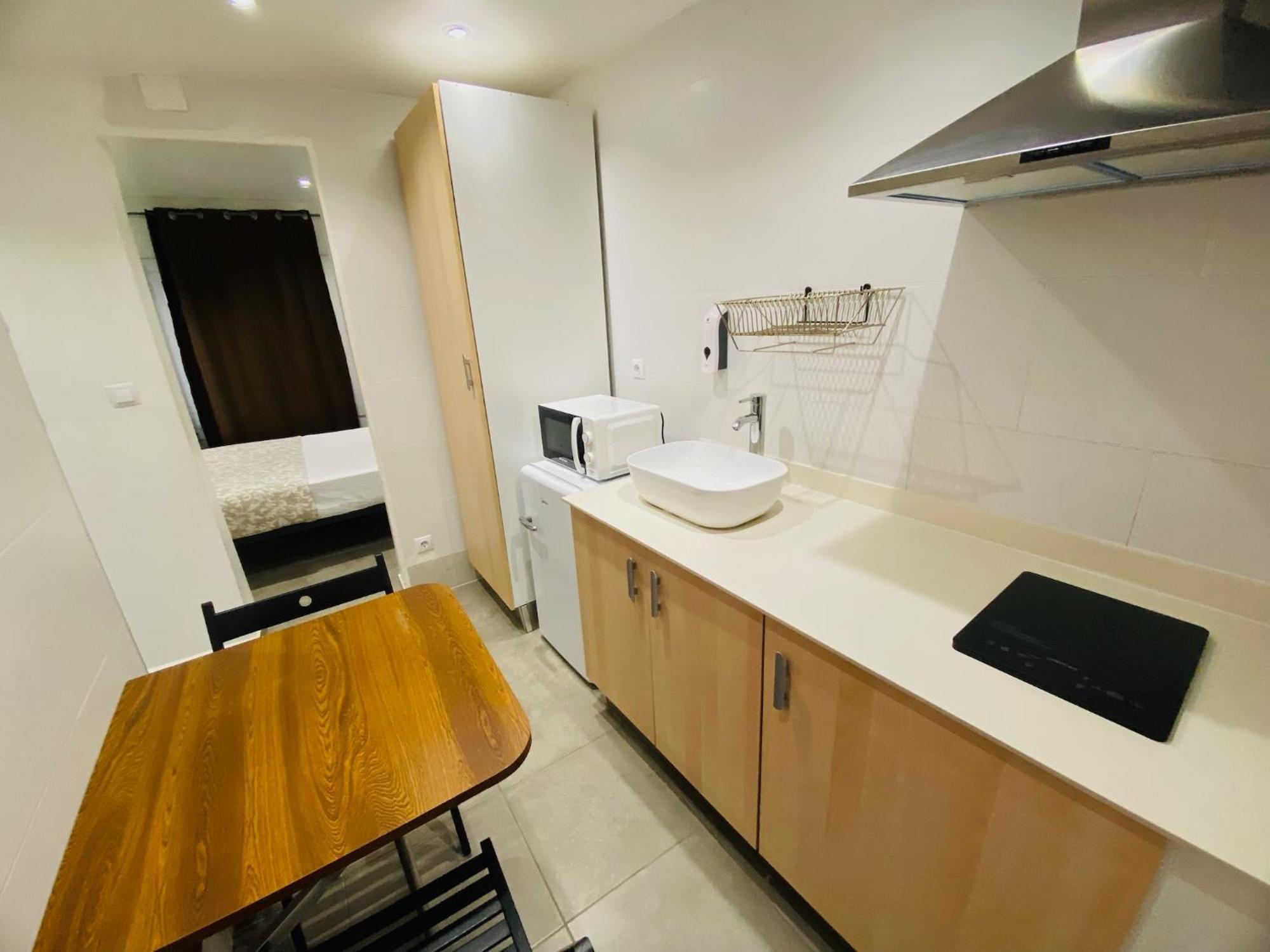 Apartamentos Con Bano Privado Frente Al Metro L5 Barcelona-Hospitalet L'Hospitalet de Llobregat Exterior photo