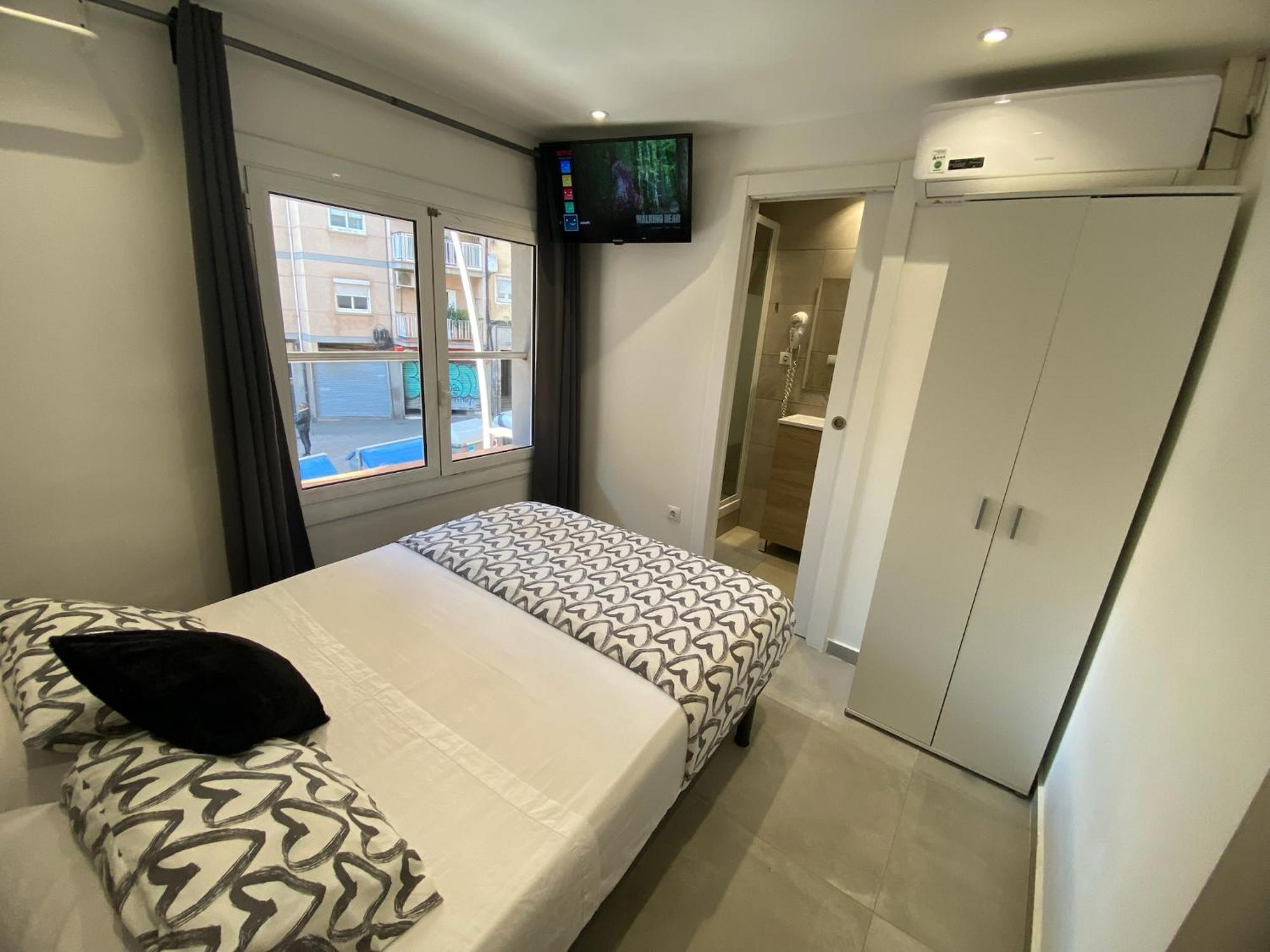 Apartamentos Con Bano Privado Frente Al Metro L5 Barcelona-Hospitalet L'Hospitalet de Llobregat Exterior photo