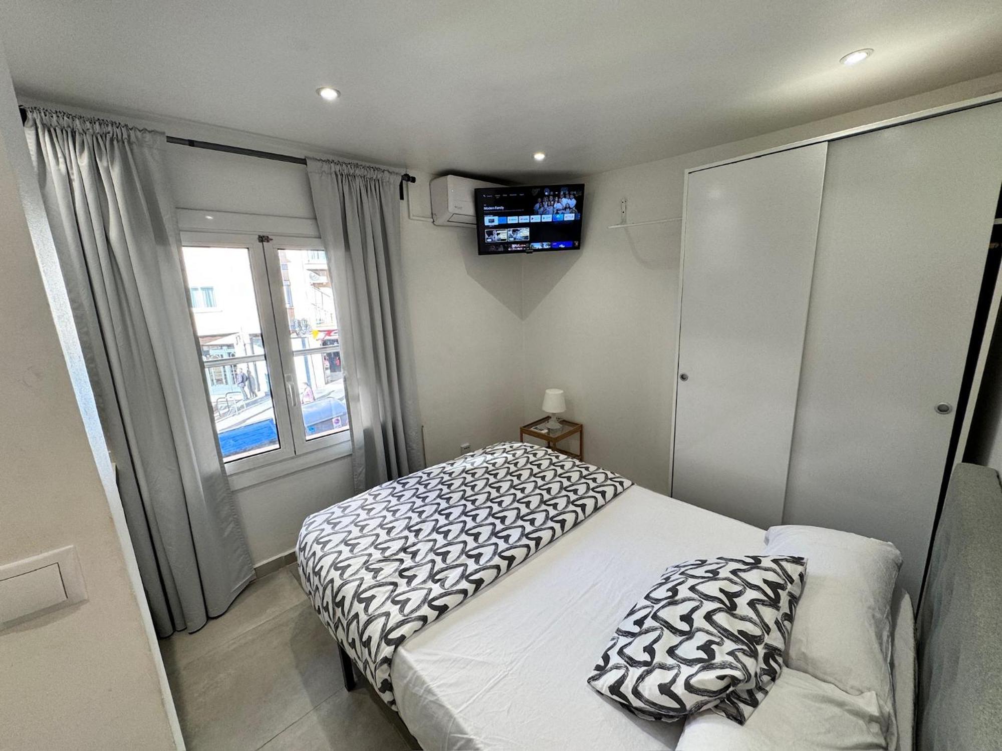 Apartamentos Con Bano Privado Frente Al Metro L5 Barcelona-Hospitalet L'Hospitalet de Llobregat Exterior photo