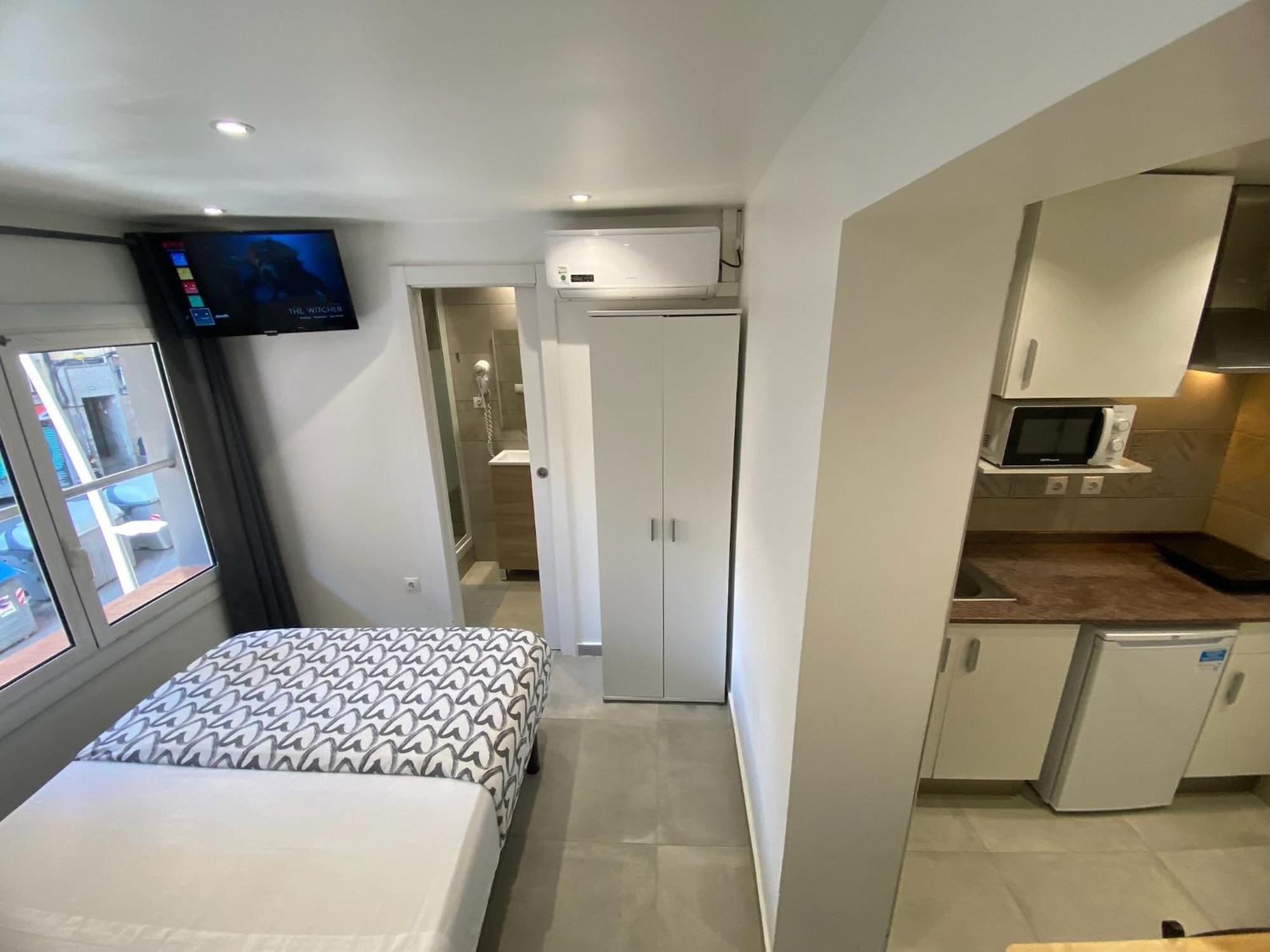 Apartamentos Con Bano Privado Frente Al Metro L5 Barcelona-Hospitalet L'Hospitalet de Llobregat Exterior photo
