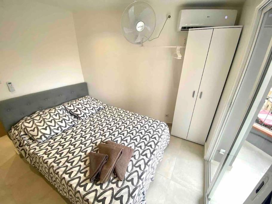 Apartamentos Con Bano Privado Frente Al Metro L5 Barcelona-Hospitalet L'Hospitalet de Llobregat Exterior photo