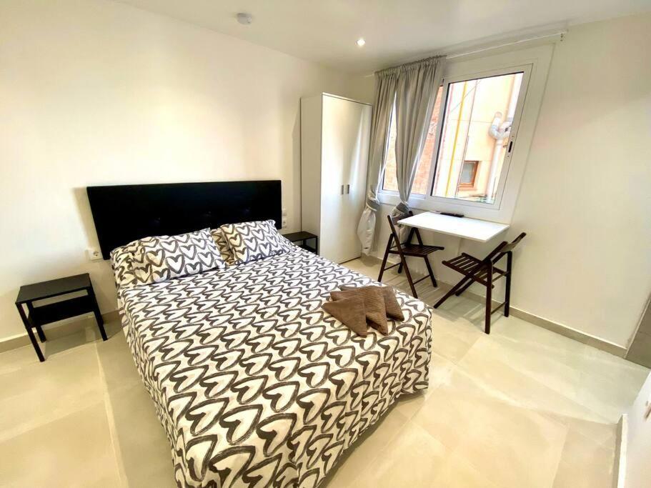 Apartamentos Con Bano Privado Frente Al Metro L5 Barcelona-Hospitalet L'Hospitalet de Llobregat Exterior photo