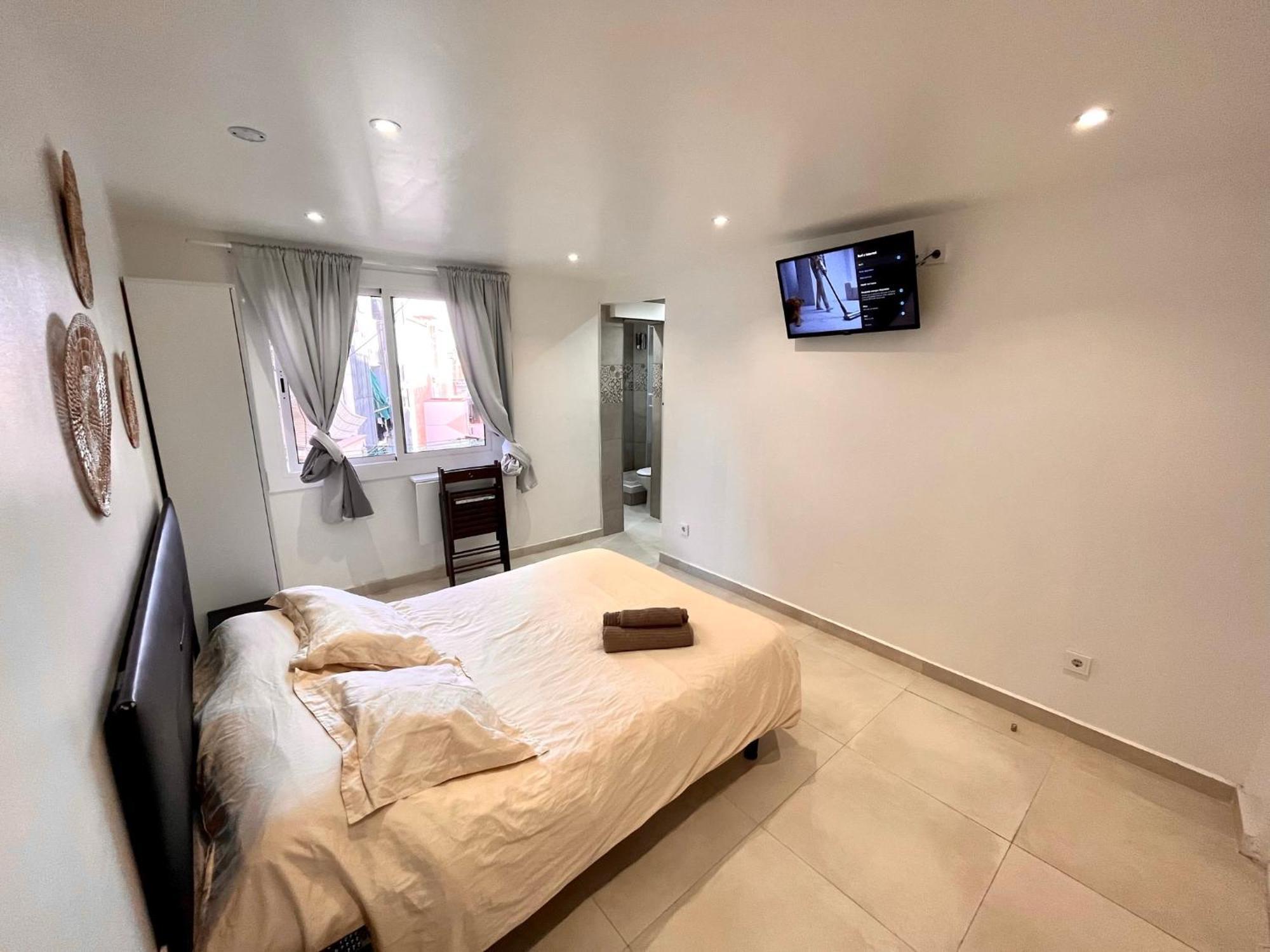 Apartamentos Con Bano Privado Frente Al Metro L5 Barcelona-Hospitalet L'Hospitalet de Llobregat Exterior photo