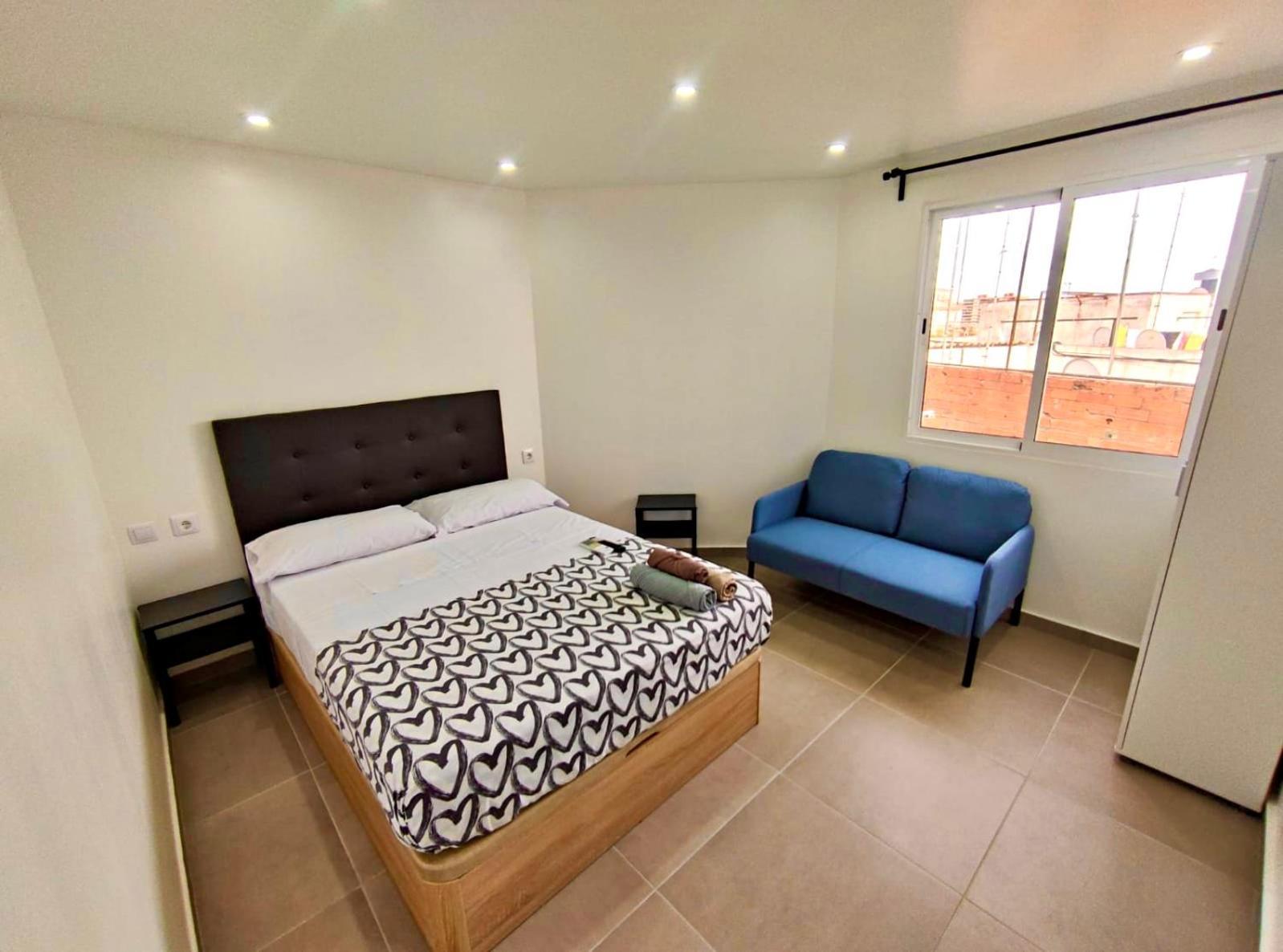 Apartamentos Con Bano Privado Frente Al Metro L5 Barcelona-Hospitalet L'Hospitalet de Llobregat Exterior photo