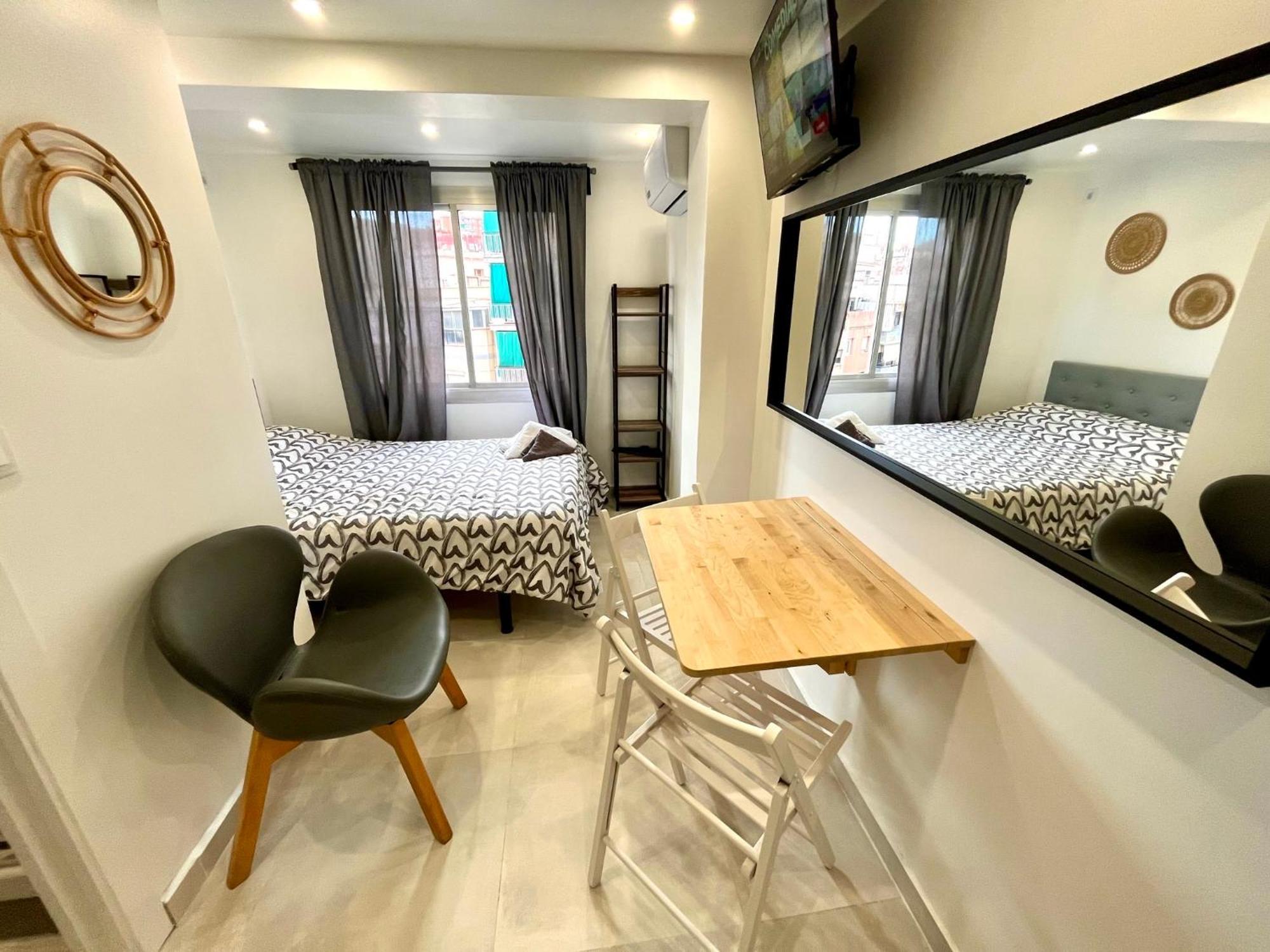 Apartamentos Con Bano Privado Frente Al Metro L5 Barcelona-Hospitalet L'Hospitalet de Llobregat Exterior photo
