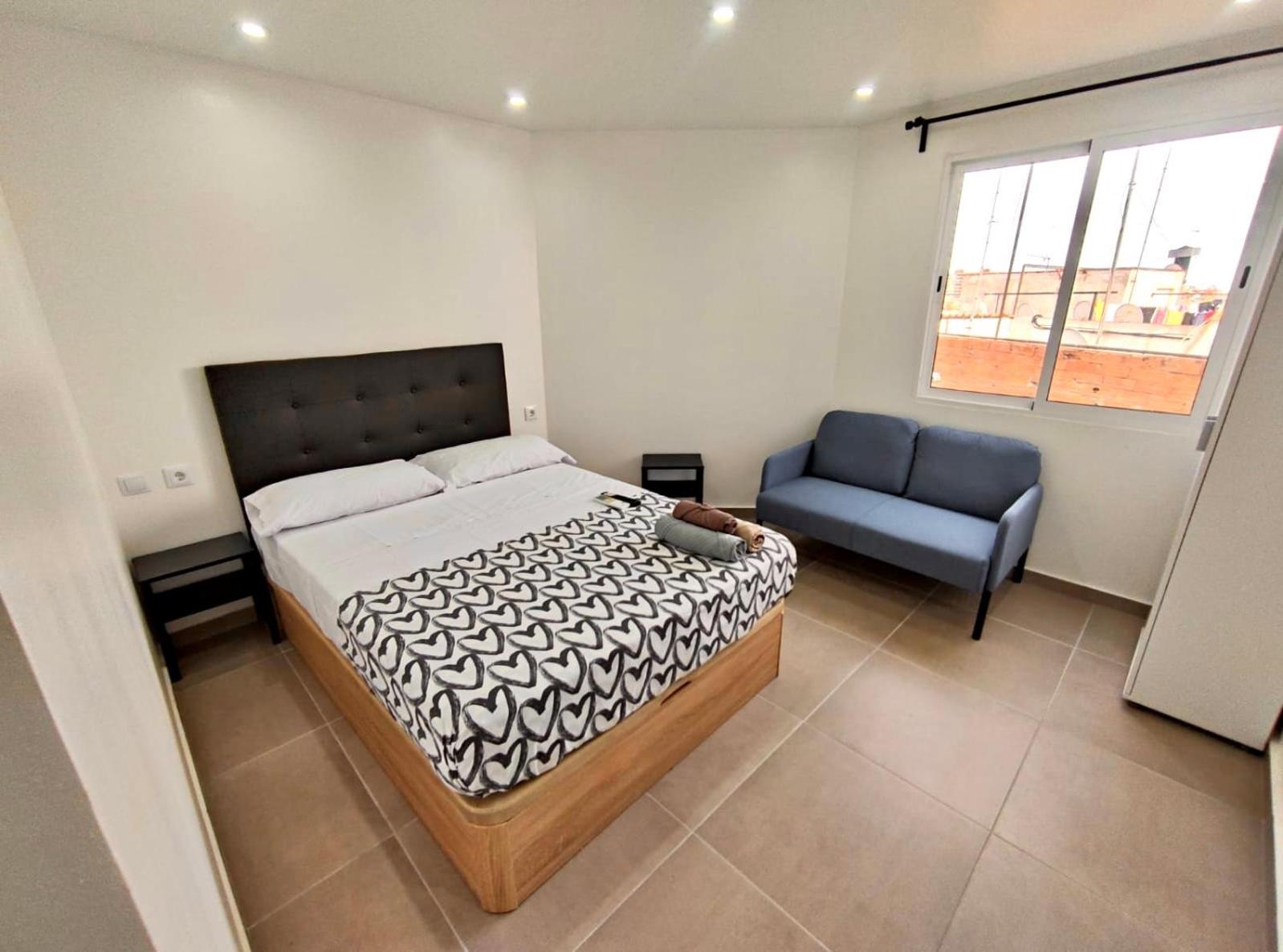 Apartamentos Con Bano Privado Frente Al Metro L5 Barcelona-Hospitalet L'Hospitalet de Llobregat Exterior photo