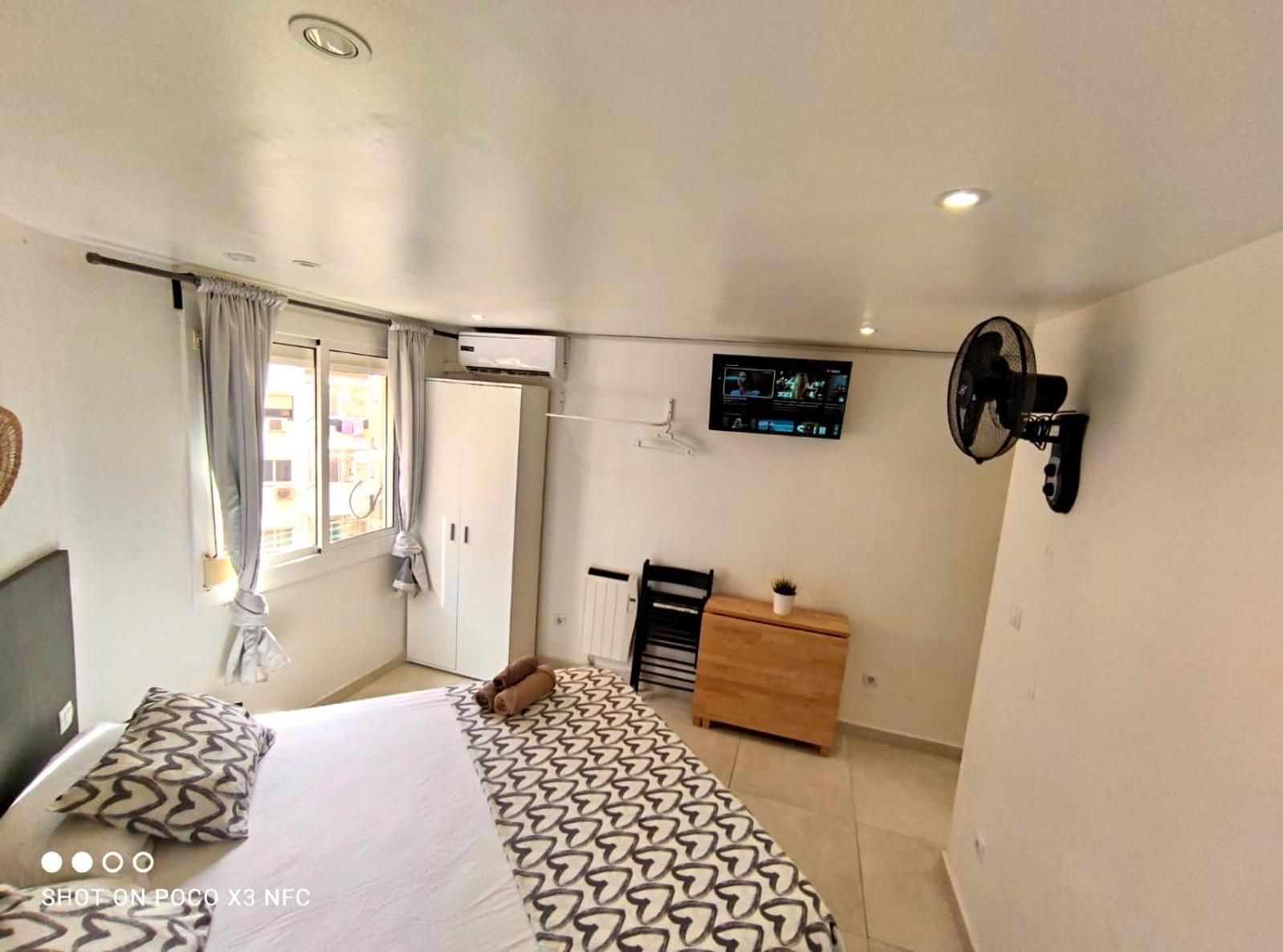Apartamentos Con Bano Privado Frente Al Metro L5 Barcelona-Hospitalet L'Hospitalet de Llobregat Exterior photo