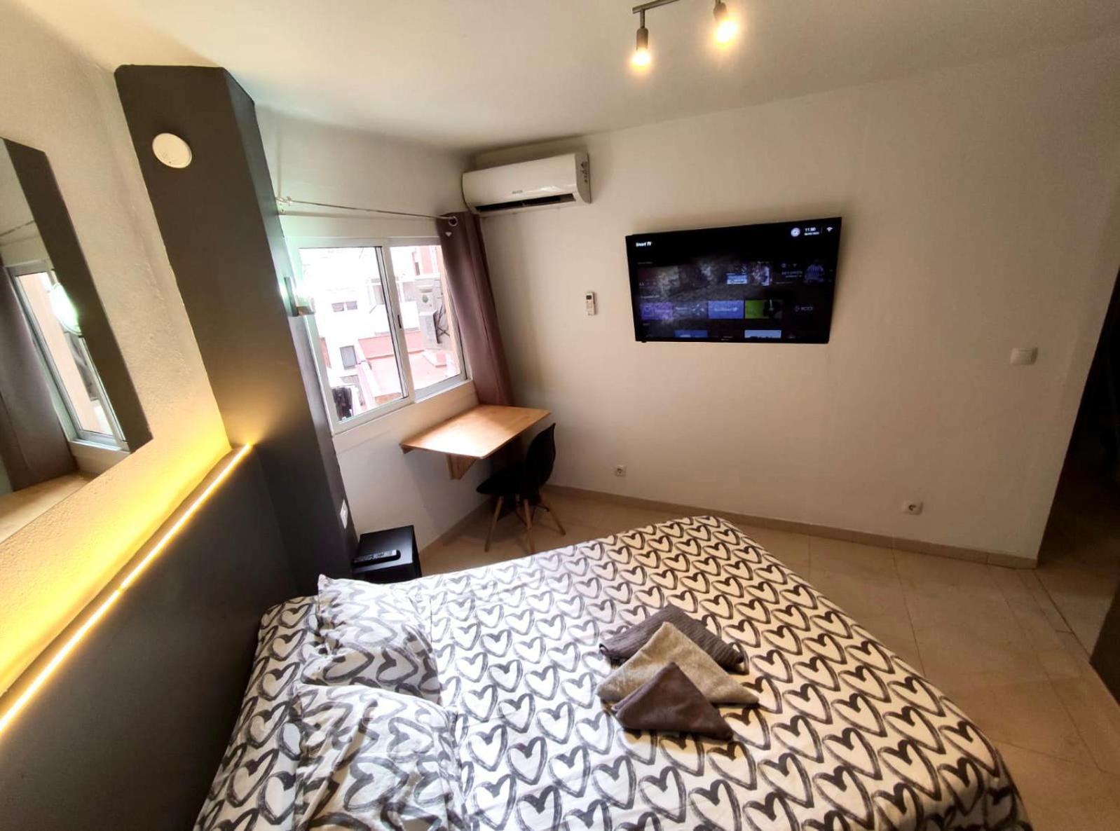 Apartamentos Con Bano Privado Frente Al Metro L5 Barcelona-Hospitalet L'Hospitalet de Llobregat Exterior photo