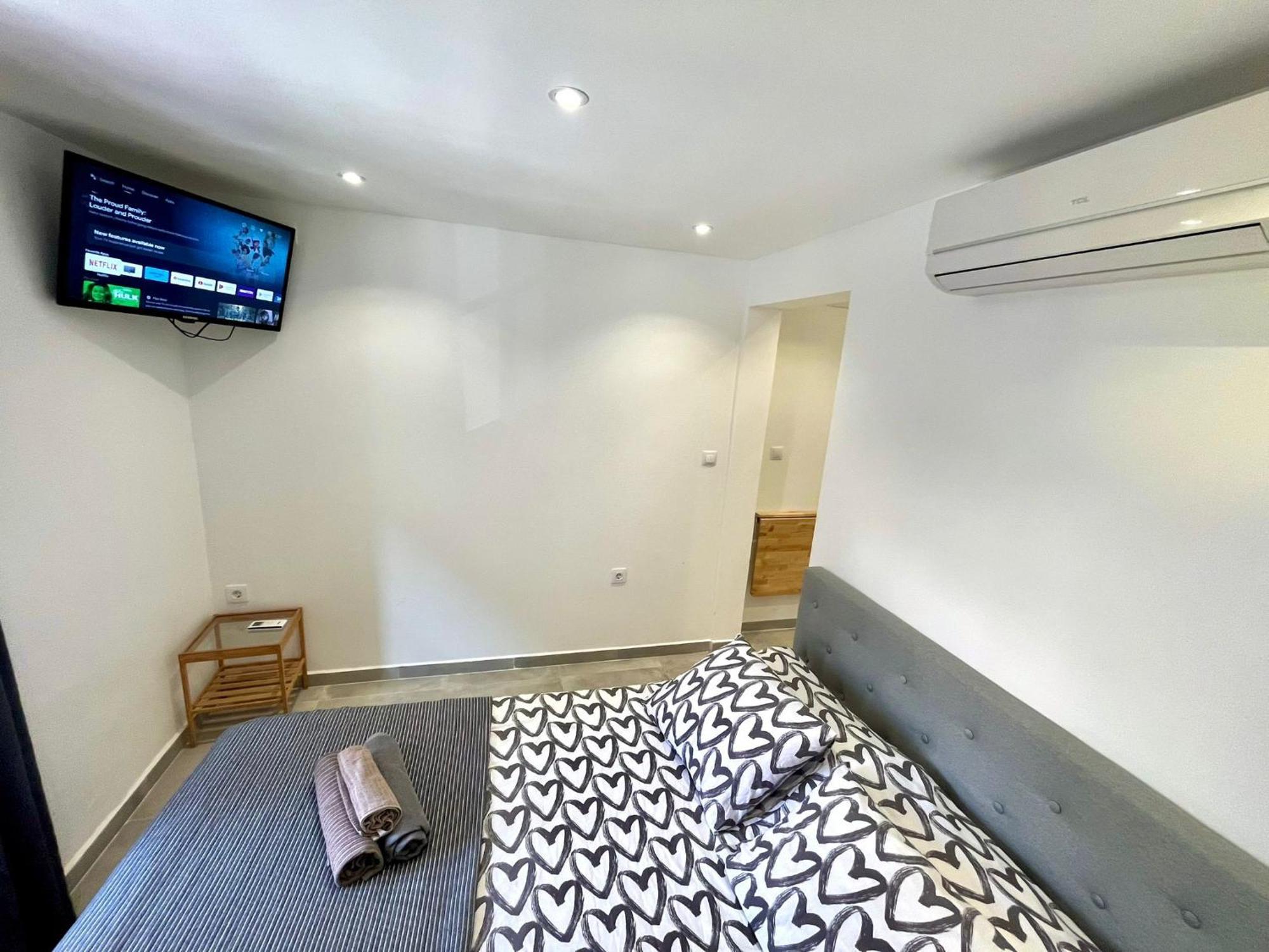 Apartamentos Con Bano Privado Frente Al Metro L5 Barcelona-Hospitalet L'Hospitalet de Llobregat Exterior photo