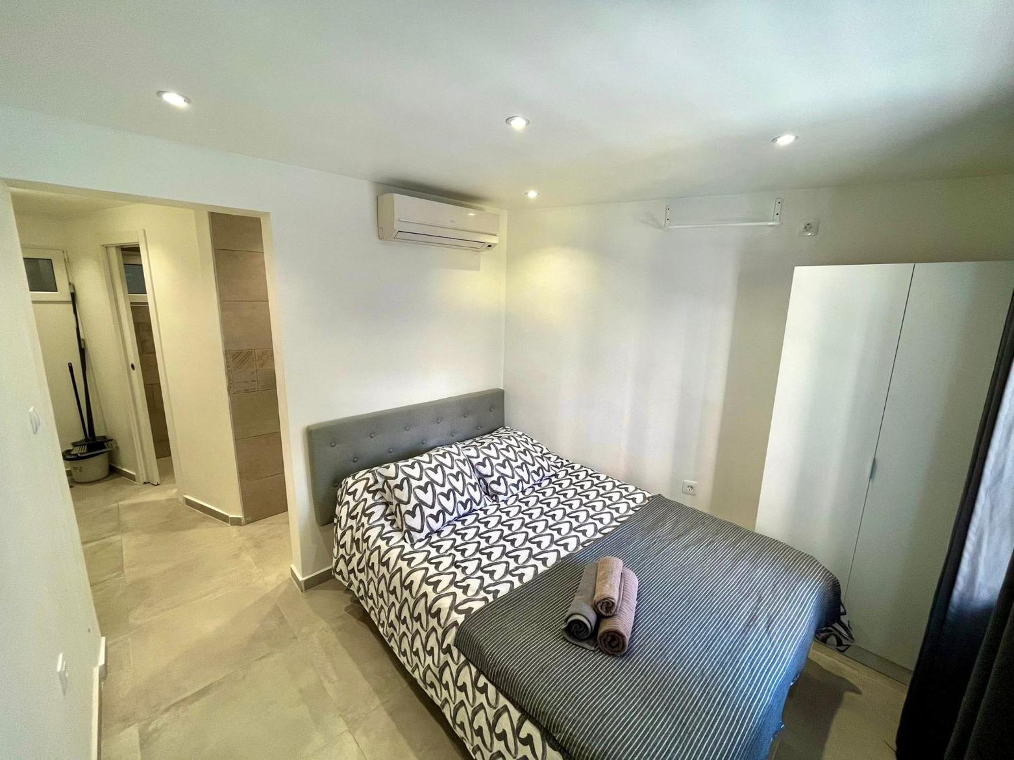 Apartamentos Con Bano Privado Frente Al Metro L5 Barcelona-Hospitalet L'Hospitalet de Llobregat Exterior photo